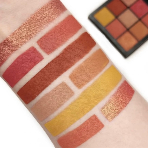 Huda "Coral Obsessions" Eyeshadow Palette - Picture 5 of 10